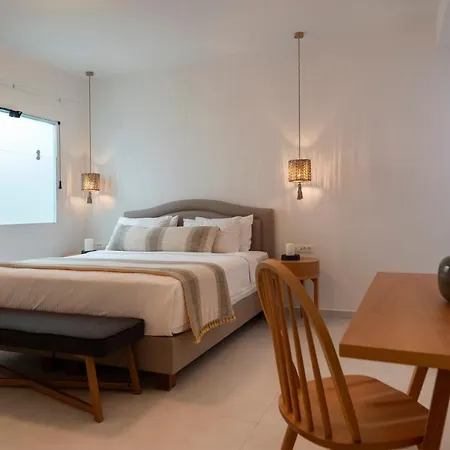 La Maltese Hotel *