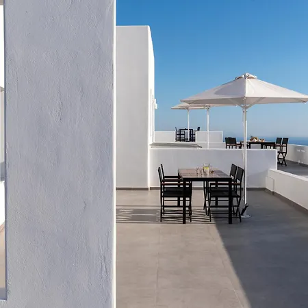 La Maltese Hotel *